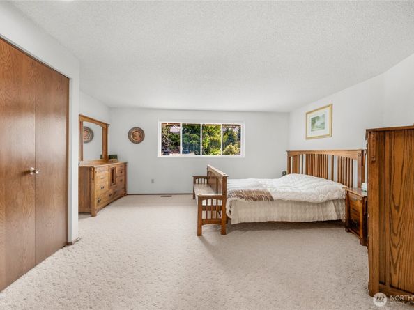 1111 S 274th Place, Des Moines WA 98198