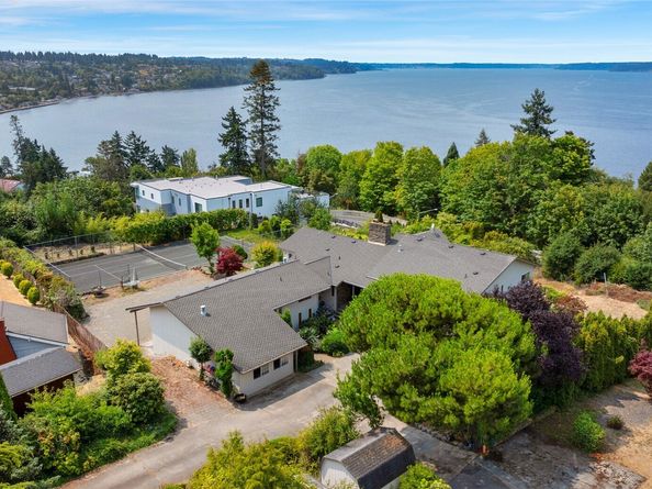1111 S 274th Place, Des Moines WA 98198