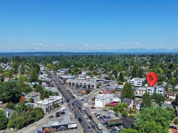 7741 15th Avenue NE A, Seattle WA 98115