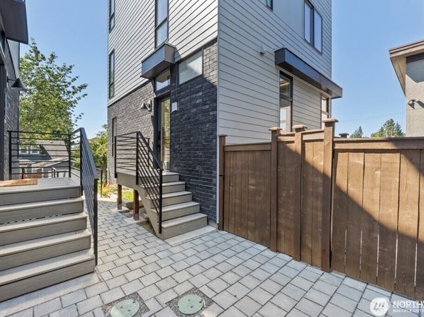 7741 15th Avenue NE A, Seattle WA 98115