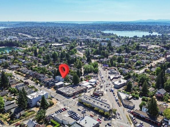 7741 15th Avenue NE A, Seattle WA 98115