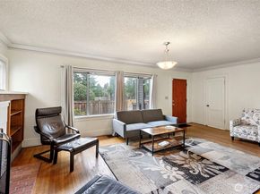 5020 7th ave ne, Seattle WA 98105
