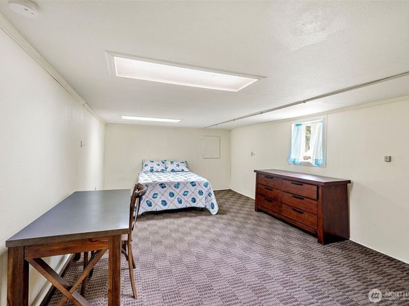 5020 7th ave ne, Seattle WA 98105