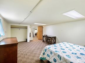5020 7th ave ne, Seattle WA 98105