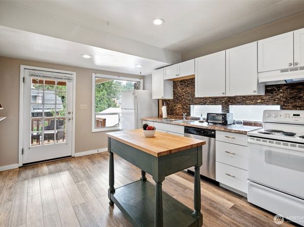 5020 7th ave ne, Seattle WA 98105