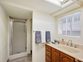 5020 7th ave ne, Seattle WA 98105