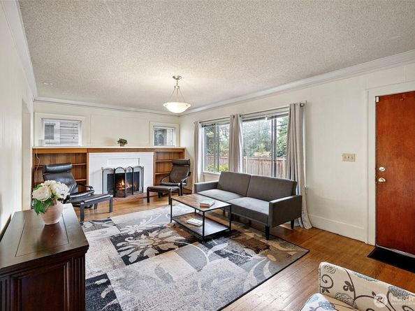 5020 7th ave ne, Seattle WA 98105