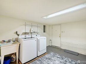 5020 7th ave ne, Seattle WA 98105