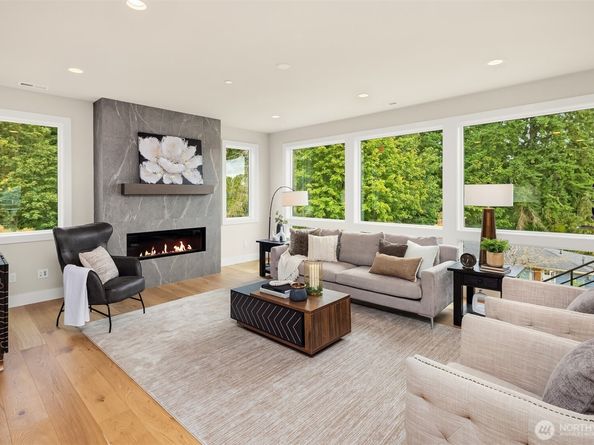 22303 Old Poplar Way SW, Brier WA 98036