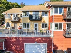 2400 E Howell Street G, Seattle WA 98122