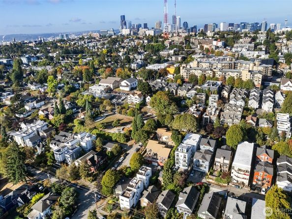 2400 E Howell Street G, Seattle WA 98122
