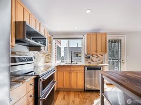 2400 E Howell Street G, Seattle WA 98122