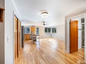 2400 E Howell Street G, Seattle WA 98122
