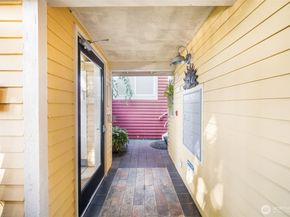 2400 E Howell Street G, Seattle WA 98122