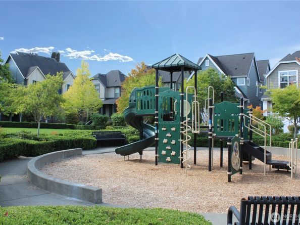 807 5th Place NE, Issaquah WA 98029