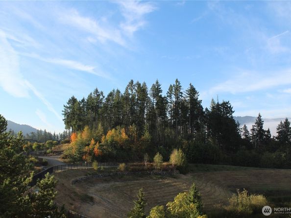807 5th Place NE, Issaquah WA 98029