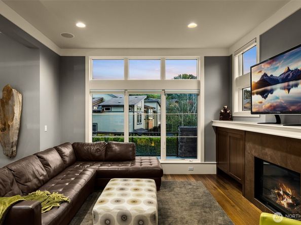 1211 N 42nd Place, Renton WA 98056
