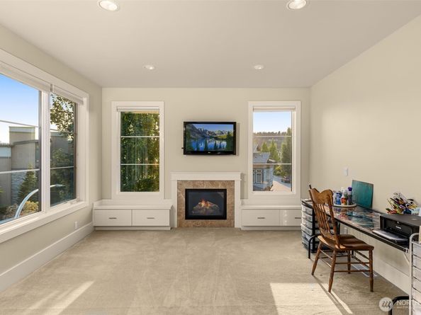 1211 N 42nd Place, Renton WA 98056