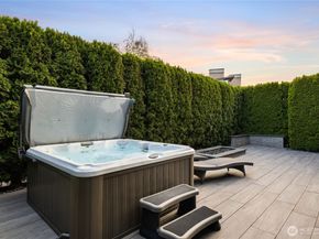 1211 N 42nd Place, Renton WA 98056