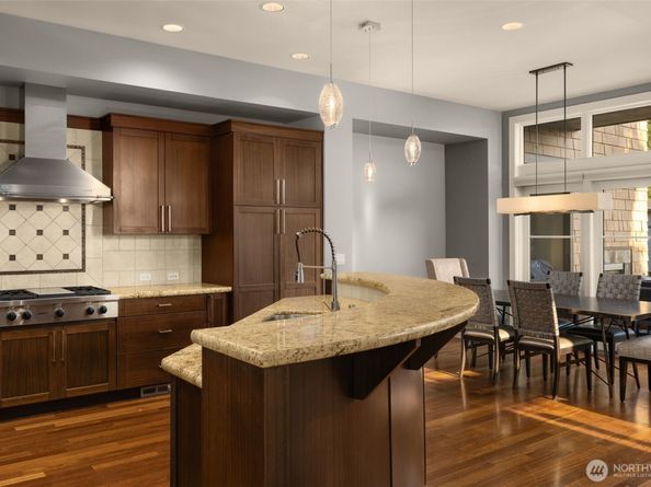 1211 N 42nd Place, Renton WA 98056
