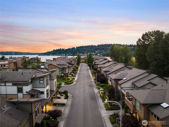 1211 N 42nd Place, Renton WA 98056