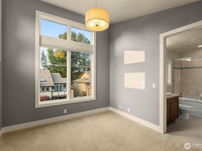 1211 N 42nd Place, Renton WA 98056