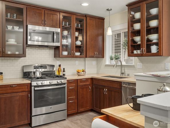 814 NW 75th Street, Seattle WA 98117