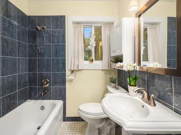 814 NW 75th Street, Seattle WA 98117