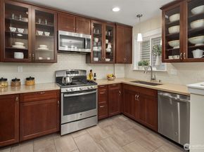 814 NW 75th Street, Seattle WA 98117