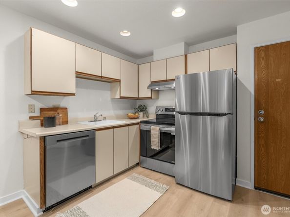 211 Summit Avenue E S218, Seattle WA 98102