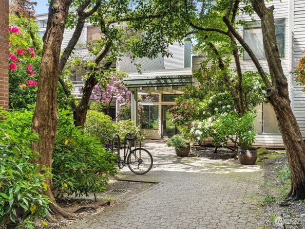 211 Summit Avenue E S218, Seattle WA 98102