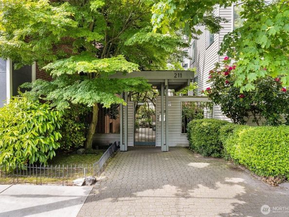 211 Summit Avenue E S218, Seattle WA 98102