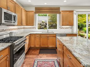 25417 NE 3rd Place, Sammamish WA 98074