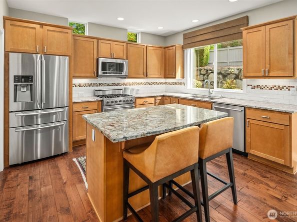 25417 NE 3rd Place, Sammamish WA 98074