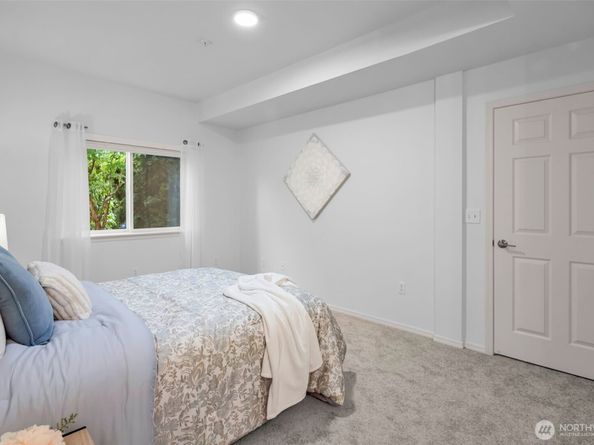 4212 221st Place SE 1561, Issaquah WA 98029