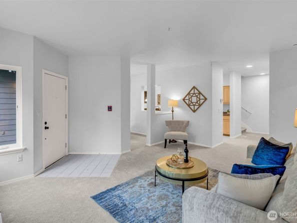 4212 221st Place SE 1561, Issaquah WA 98029