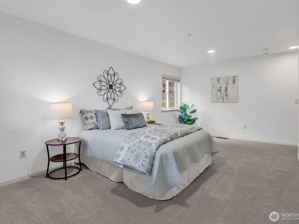 4212 221st Place SE 1561, Issaquah WA 98029
