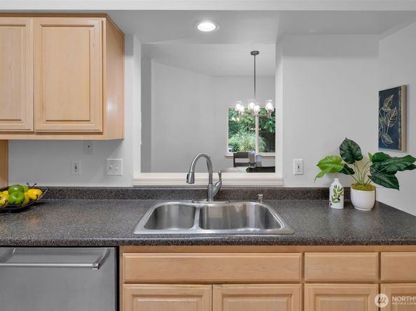 4212 221st Place SE 1561, Issaquah WA 98029