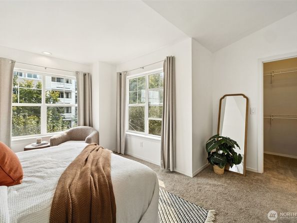 1512 NW 57th St B, Seattle WA 98107
