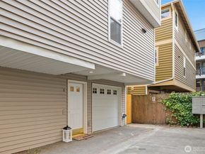 1512 NW 57th St B, Seattle WA 98107