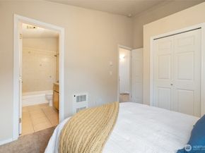 1512 NW 57th St B, Seattle WA 98107