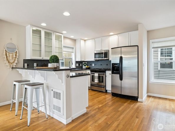 1512 NW 57th St B, Seattle WA 98107