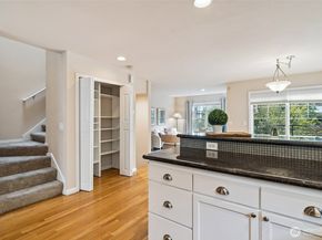 1512 NW 57th St B, Seattle WA 98107