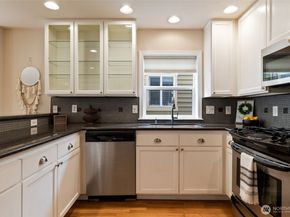 1512 NW 57th St B, Seattle WA 98107