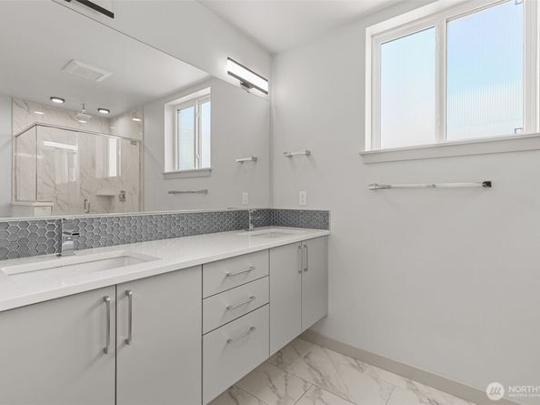 2422 C NW 60th Street, Seattle WA 98107