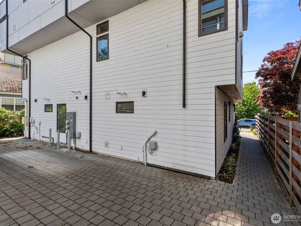 2422 C NW 60th Street, Seattle WA 98107