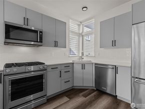 2422 C NW 60th Street, Seattle WA 98107