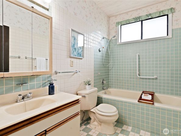 16206 Maplewild Avenue SW, Burien WA 98166
