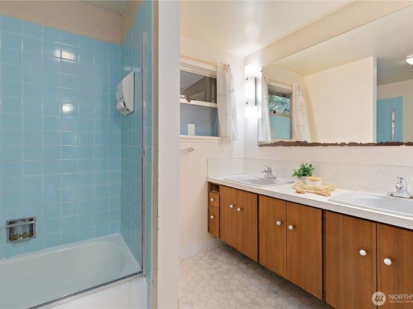 16206 Maplewild Avenue SW, Burien WA 98166