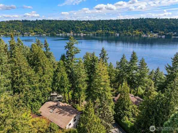 18939 NE 20th Court, Redmond WA 98052